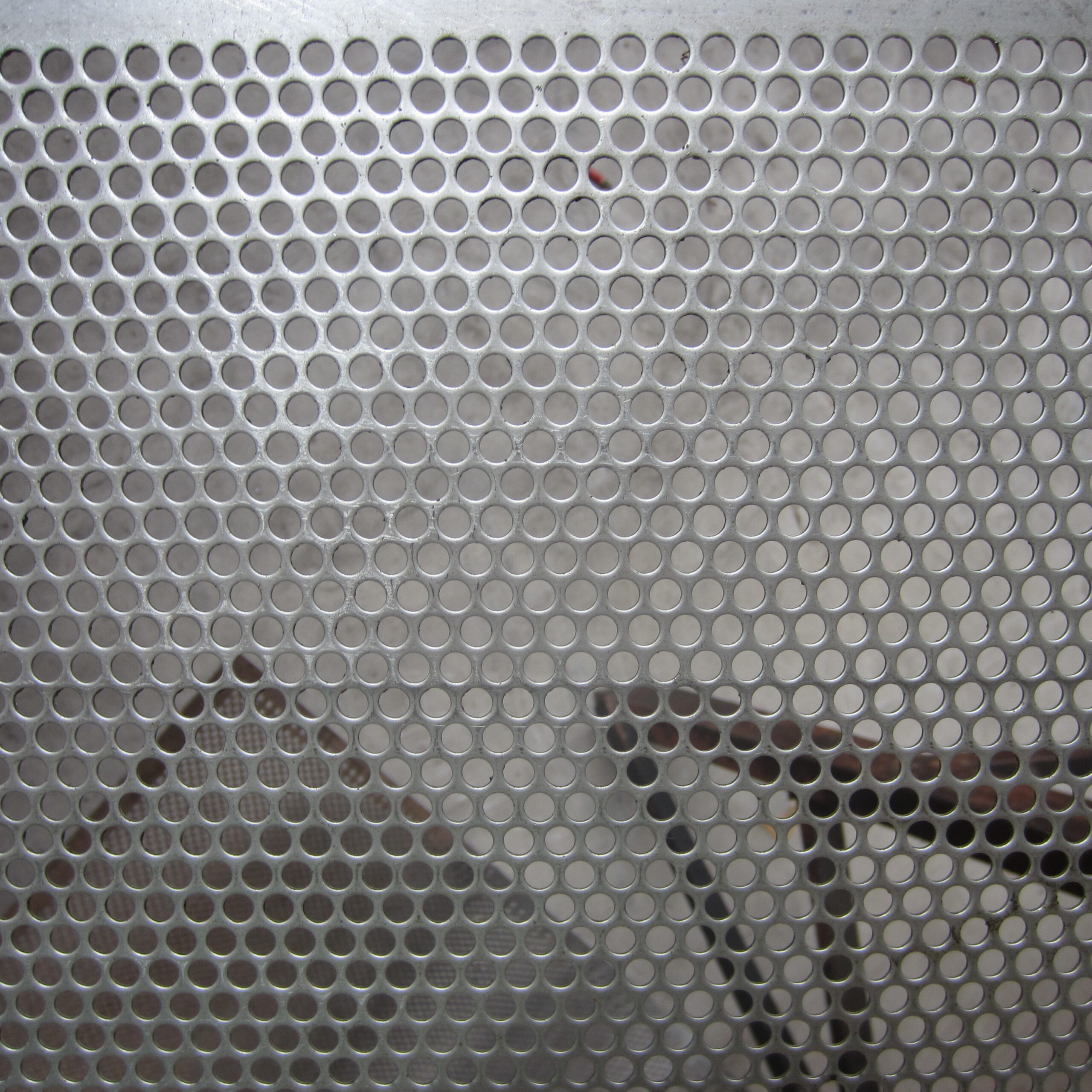 Round-hole perforated metal sheet with a staggered hole pattern