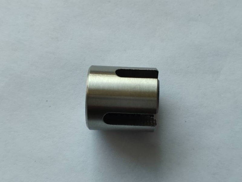 Side view of a 316 stainless steel wire rope cross clamp
